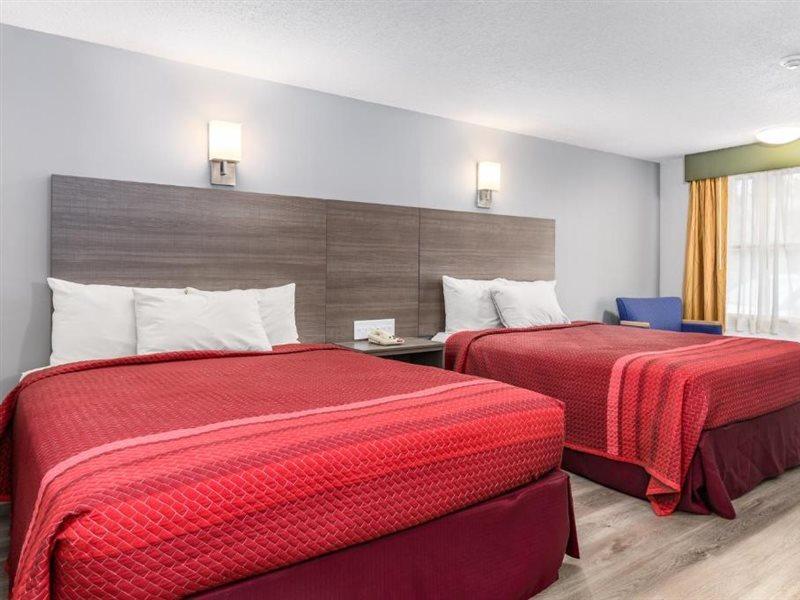 איסטהאם Captains Quarters Motel & Conference Center מראה חיצוני תמונה