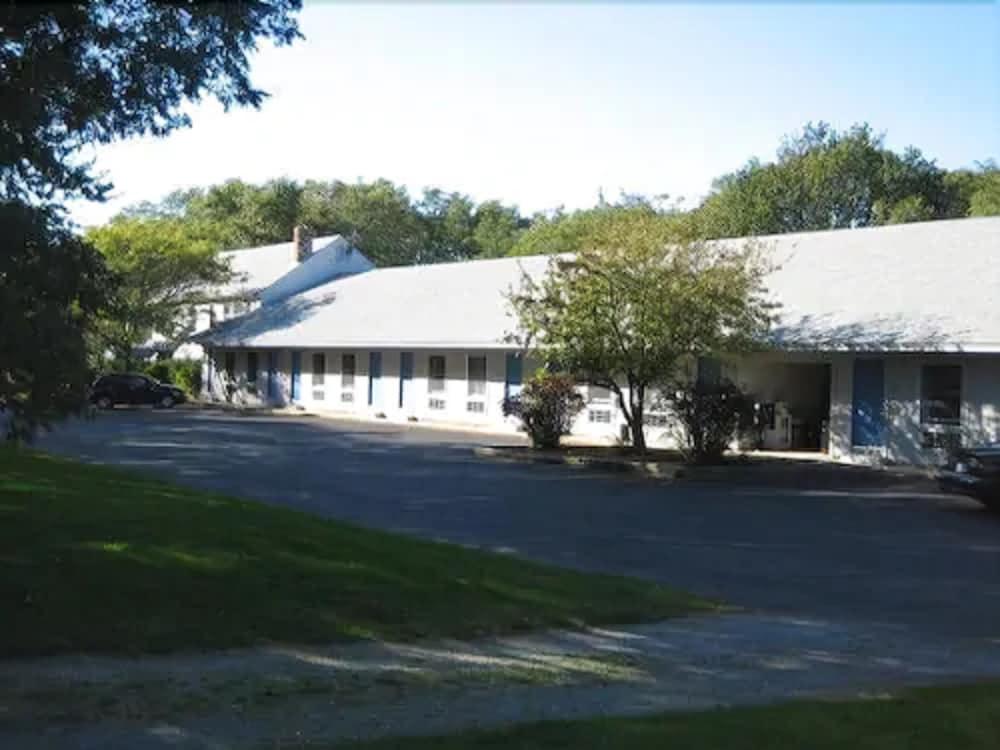 איסטהאם Captains Quarters Motel & Conference Center מראה חיצוני תמונה