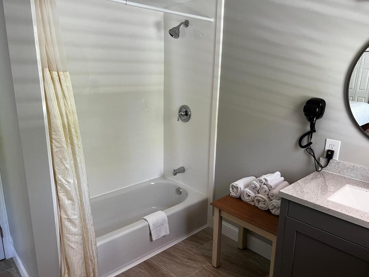 איסטהאם Captains Quarters Motel & Conference Center מראה חיצוני תמונה